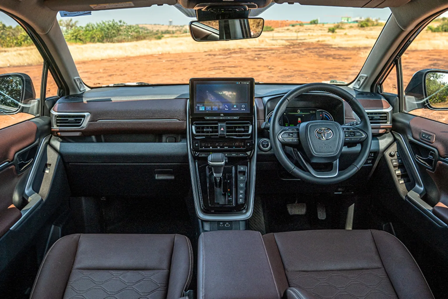Toyota Innova Hycross Side View