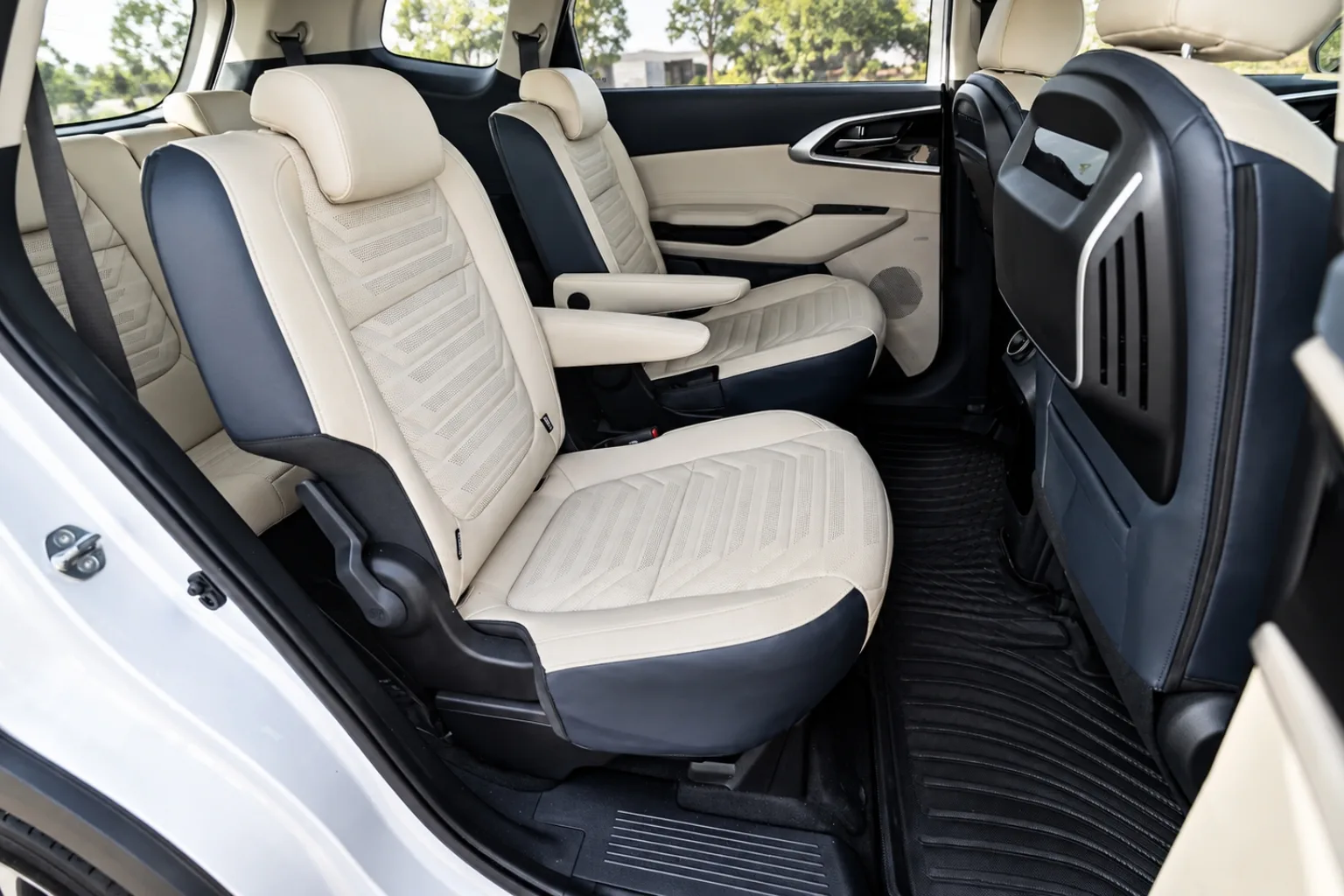 Kia Carens Rear View